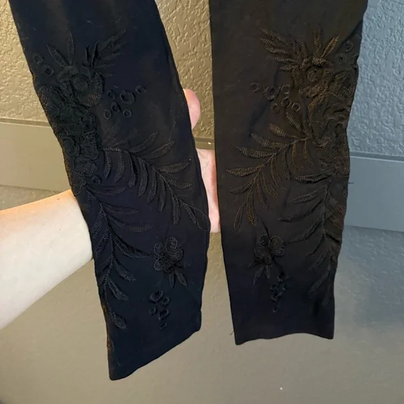 JOHNNY WAS • Black floral embroidered leggings - XS - Picture 3 of 5